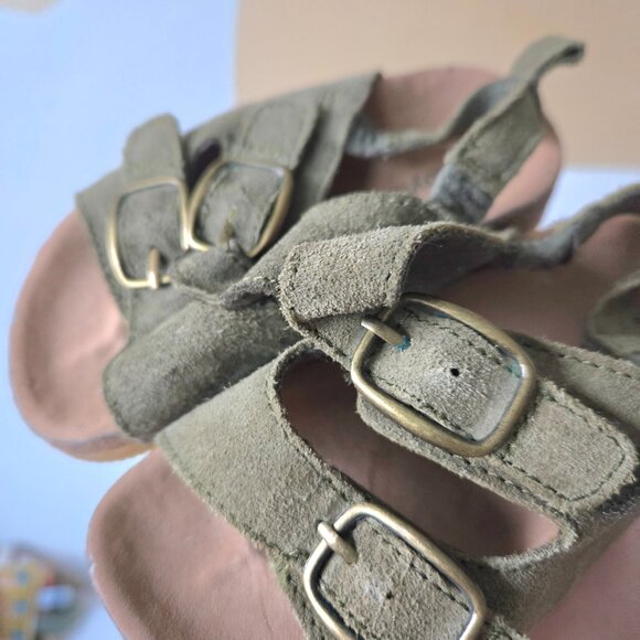 GAP Olive Sandals - Picture 5 of 7